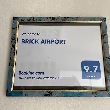 Brick Airport Lägenhet Cristian  Exteriör bild